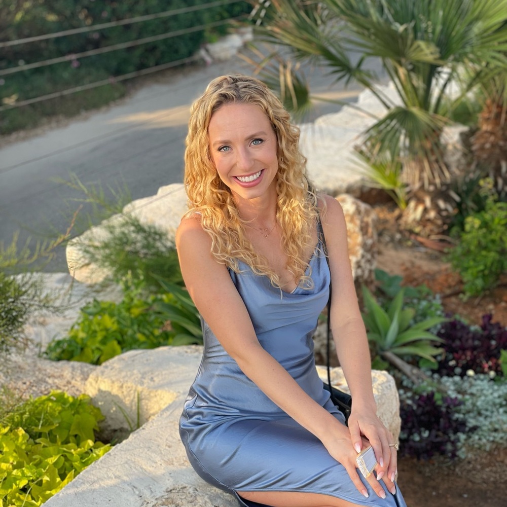 Meet your Posher, Liana